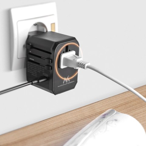 Adapter podróżny Maclean, zasilacz USB, 2xUSB 2,4A + USB-C PD 20W, Bezpiecznik 8A, Quick and Fast Charge, 200 krajów świata, MCE