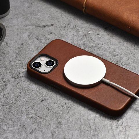 Skórzane etui iPhone 14 Plus magnetyczne z MagSafe Oil Wax Premium Leather Case brąz