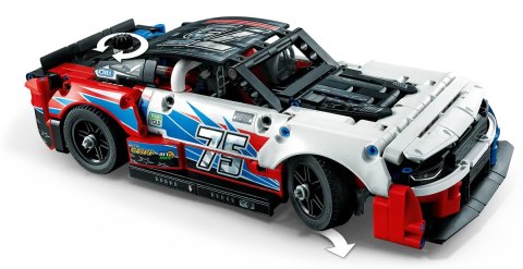 42153 - LEGO Technic - Nowy Chevrolet Camaro ZL1 z serii NASCAR®