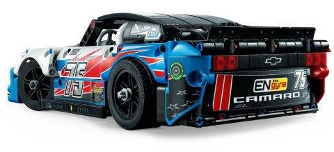 42153 - LEGO Technic - Nowy Chevrolet Camaro ZL1 z serii NASCAR®