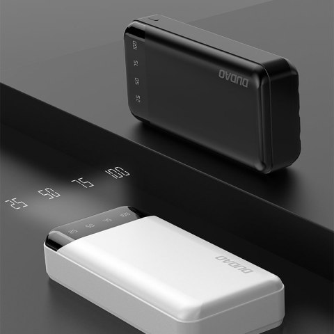 Pojemny powerbank 20000mAh z 3 wbudowanymi kablami USB-C microUSB Lightning biały