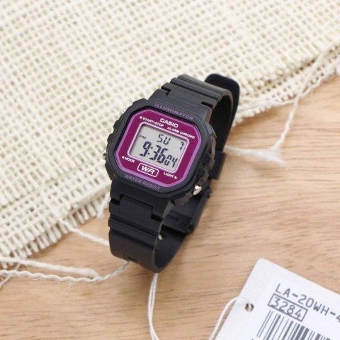 ZEGAREK DZIECIĘCY CASIO LA-20WH-4ADF + BOX