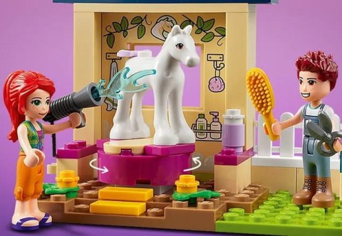 41696 - LEGO Friends - Kąpiel dla kucyków w stajni